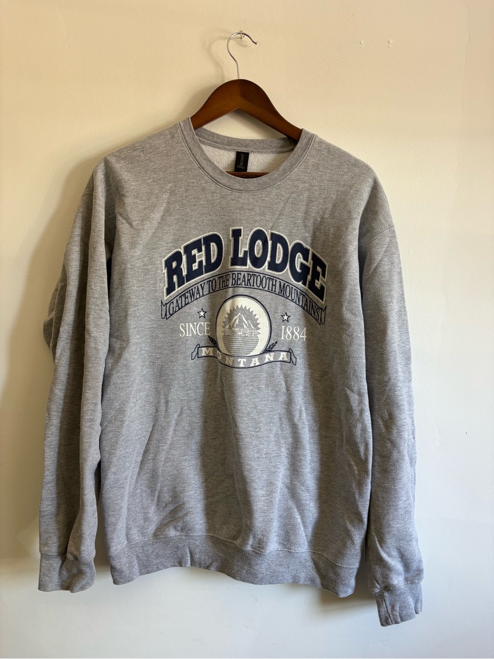 Gildan Gray 'Red Lodge' Graphic Crewneck Sweatshirt